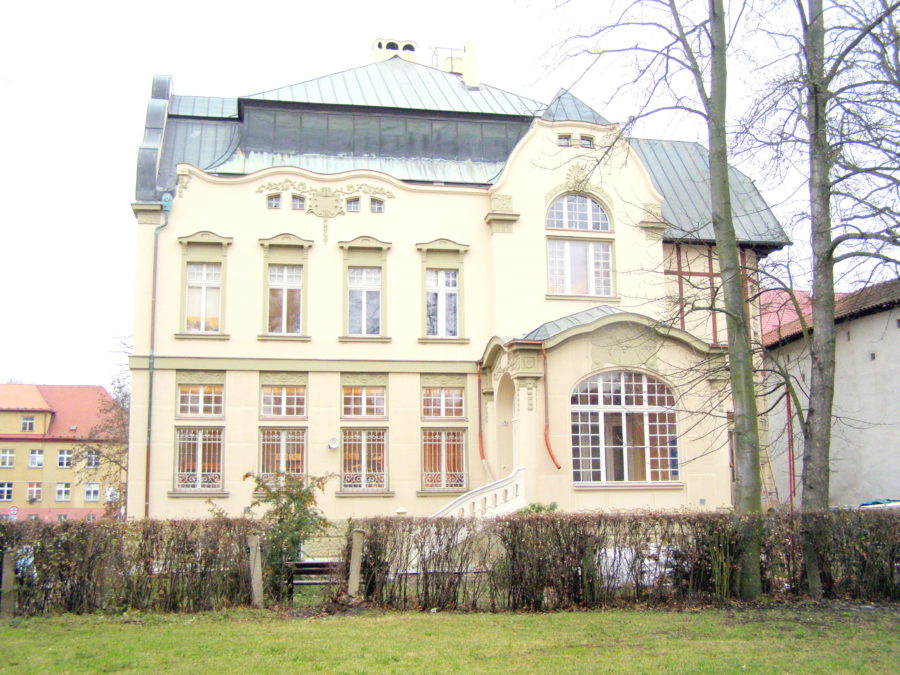 8. Hlavn Vchod Po Restaurovn