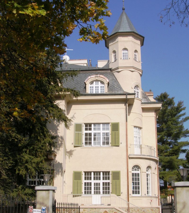 Becher Vila Hlavni Foto